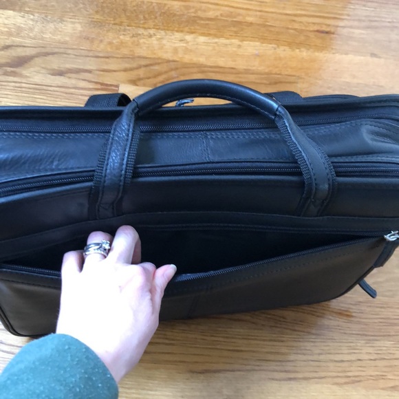 Genuine Leather Wilson’s Briefcase Never Used - Picture 13 of 16